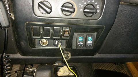 Jeep dash with newly installed Rear Air Locker and ARB Compressor rocker switches